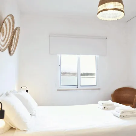 아파트 House On Island With A Dreamy Terrace And 7 Beds For The Perfect Escape *