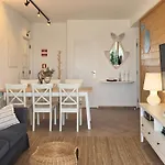 דירה House On Island With A Dreamy Terrace And 7 Beds For The Perfect Escape