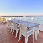 House On Island With A Dreamy Terrace And 7 Beds For The Perfect Escape דירה *