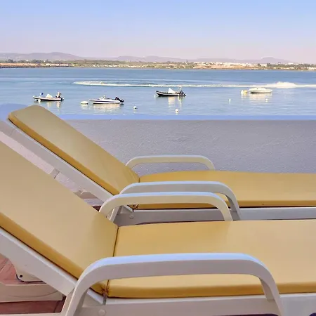 House On Island With A Dreamy Terrace And 7 Beds For The Perfect Escape Appartement District de Faro