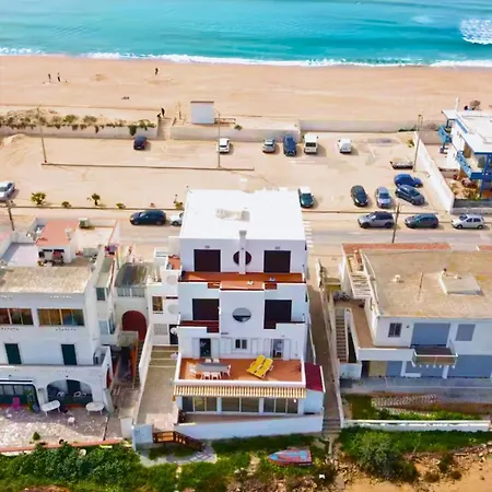 House On Island With A Dreamy Terrace And 7 Beds For The Perfect Escape * פארו