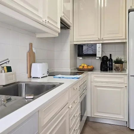 House On Island With A Dreamy Terrace And 7 Beds For The Perfect Escape Lägenhet